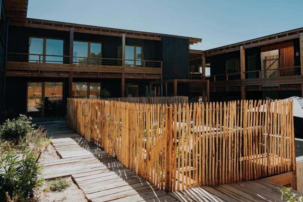 Terrasses bois et ganivelles sur la presqu'ile du cap ferret