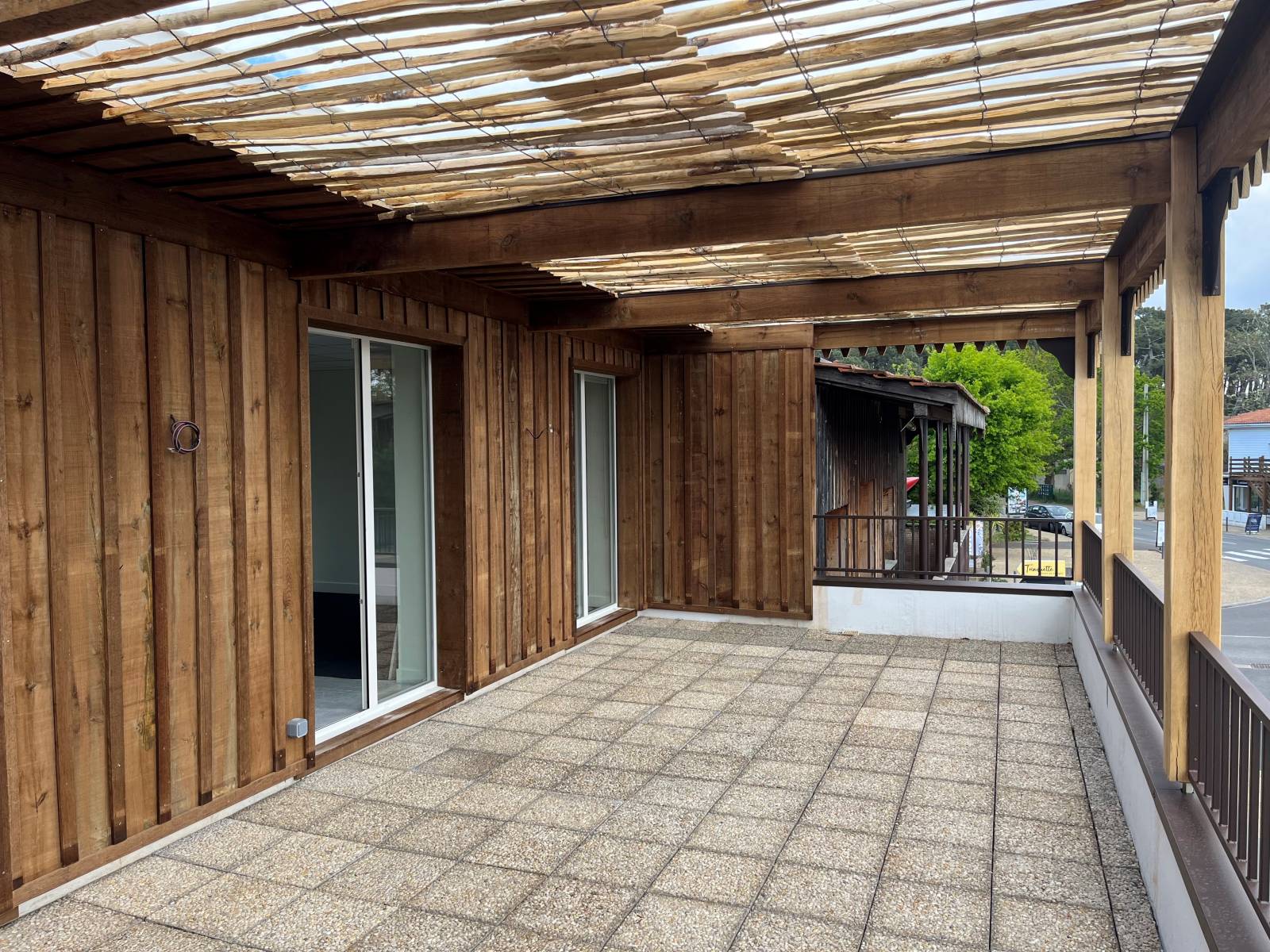 Façade bardage bois façon cabane ostréicole