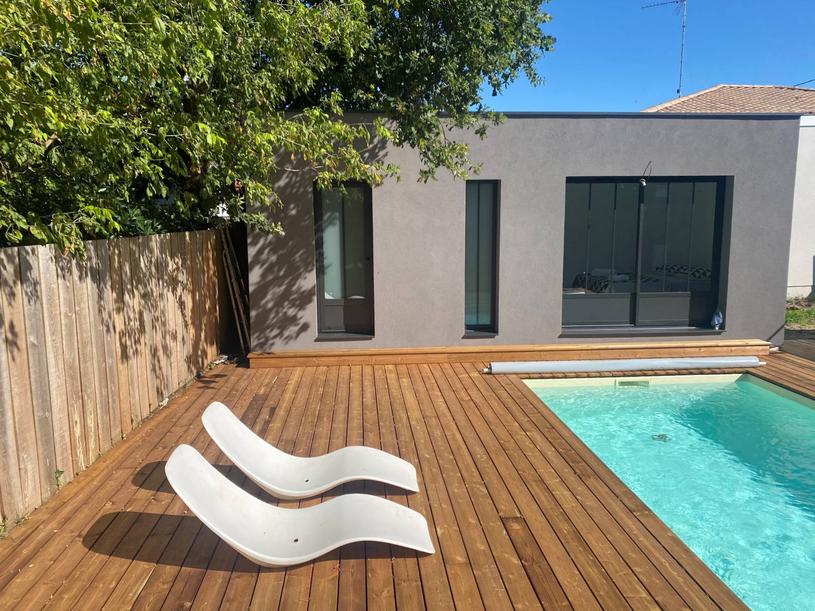 Maison à toit plat sur le Nord Bassin